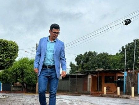 O vereador Nego do Povo esteve  no local onde os serviços estão sendo realizados