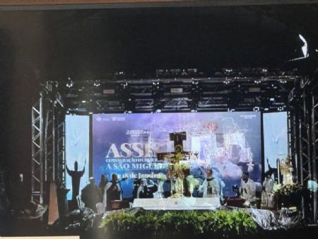 Celebração do terço na madrugada deste domingo 18