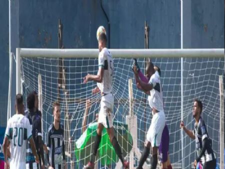 Estádio Jacques da Luz passou por reforma para receber jogos (Foto: Juliano Almeida)