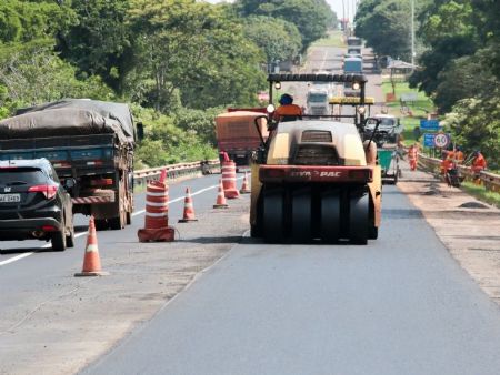 Foto: Rachid Waqued  Equipes da concessionária orientam motoristas a respeitar a sinalização