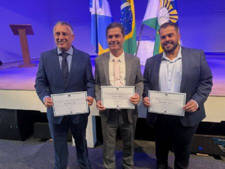 Vereador Renner Barbosa, prefeito Marcos Calderan e o vereador Robert Ziemann