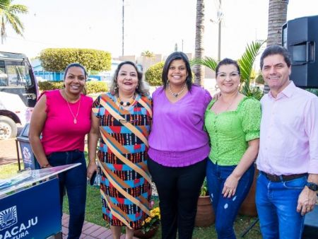 Secretaria de assistência social Leiza Barbosa, Jamaika do Carmo Coordenadoria da Mulher, primeira dama Meire e prefeito Marcos Calderan durante eventyos realizados em anos anteriores