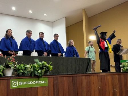 A Universidade da Grande Dourados realizou na noite de ontem colação de grau de Agronomia e Zootecnia.