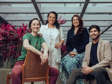 Da esq. para a dir.: Débora Anjos, gerente sênior de Gestão da Mudança Organizacional, Edjane Lima, gerente sênior de Desenvolvimento de Fórmulas, Kássia Reis, diretora jurídica para América Latina, e André Barreto, gerente de Marcas e Categorias, na sede