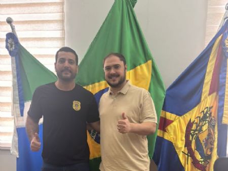 Prefeito em exercicio Leonardo  com delegado Goethe Arce Júnior Arruda com