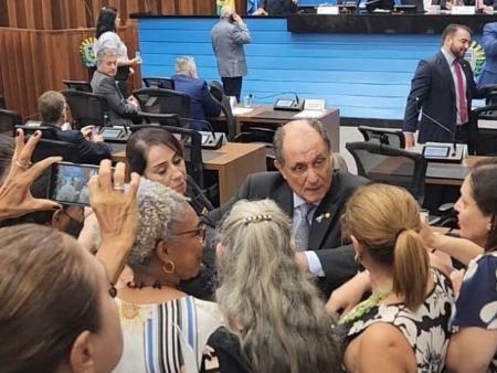 Zé Teixeira alerta para feminicídios e reafirma compromisso com proteção das mulheres
