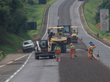 Motoristas devem manter atenção nos trechos sinalizados ao longo da rodovia. Foto: Rachid Waqued