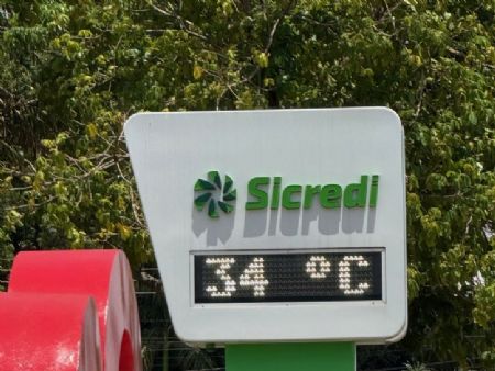 Sábado de calor intenso em Maracaju, com previsão de chuva e chegada de frente fria No centro de Maracaju 34 °C