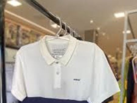 Bora falar de moda? O charme navy que promete dominar o Verão 26 da Colcci