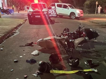 Colisão entre duas motocicletas deixa três homens gravemente feridos em Maracaju