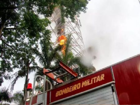 Incêndio atinge torre da rede Record em Campo Grande