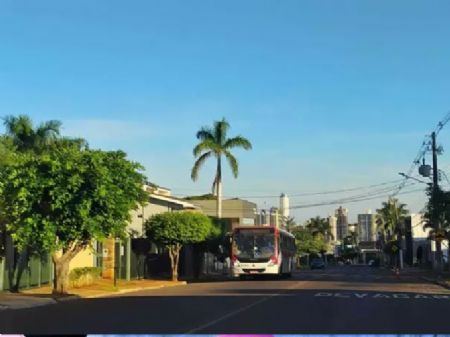 Sábado começa com céu claro e previsão é de calorão ao longo do dia