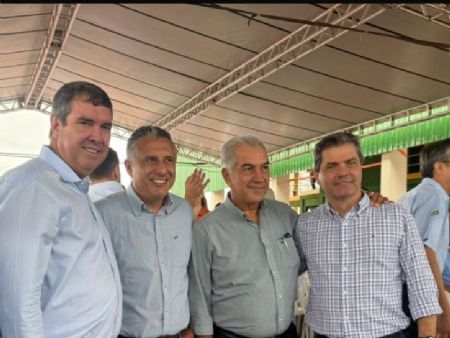 Governador Eduardo Riedel, presidente da Câmara Rener Barbosa, ex-governador Reinaldo Azambuja e o prefeito Marcos Calderan na Copasul Maracaju