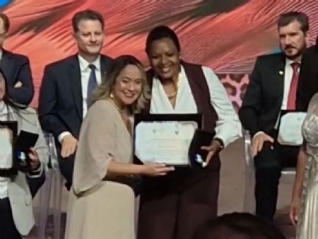 Emocionada, Jamaika destacou que o prêmio representa o resultado de um trabalho coletivo.