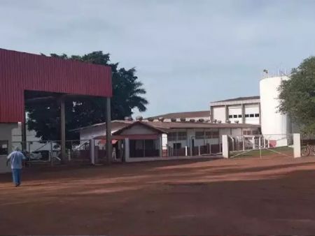 Frigorífico que deu férias coletivas é acusado de calote de mais de R$ 2 milhões Entrada do Frigorifico Balbinos (Foto: Reprodução/Google)