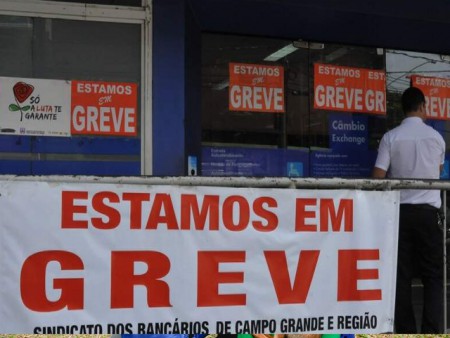 Bancários de cerca de 30 agências da Capital param em protesto por reajuste