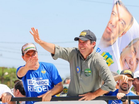 Carreata em 2022 Eduardo Riedel e o prefeito Marcos Calderan
