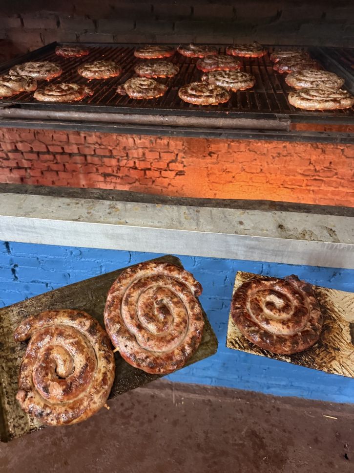 Atradicional Linguiça de Maracaju será servida no almoço hoje no parque de exposição 