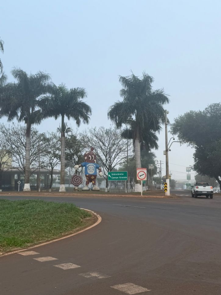 Clima ameno dia cinzento em Maracaju