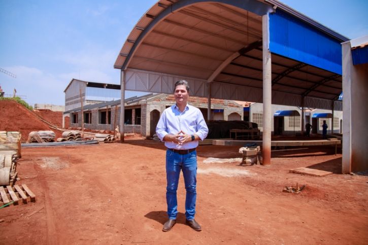 Comunicação - Quadra poliesportiva é construída na Escola Orlando