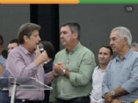 Prefeito Walter Schllater, Governador Eduardo Riedel e ex-governador Reinaldo Azambuja em Chapadão do Sul durante o anuncio dos investimentos