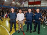 Tenente Cel Cleder, Prefeito Marcos Calderan e Policiais no ginásio Louquinho