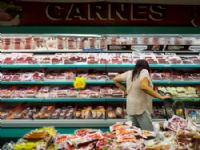 Balcão de carnes em supermercado de São Paulo — Foto: Victor Moriyama/Bloomberg