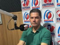 Prefeito Marcos Calderan durante a entevista nesta segunda feira na emissora de rádio