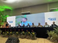 Autoridades prestigiaram abertura da Feira Agropecuaria do município