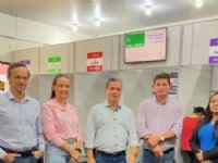 Médico rregulador Dr Charles, secretária de saúde Chirlei, prefeito Marcos Calderan, vereador Catito e Cleide (CAS)