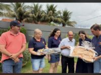 Vereador Catito, presença dos patrões da entidade Reinaldo e Juliana e da coordenadora da Invernada Juvenil, Leila, Amanda que entregaram ao parlamentar uma lembrança