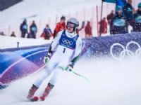 Na primeira bateria, Lucas Pinheiro foi o primeiro esquiador a descer a montanha e fez um tempo de 1m13s92. Ele ficou na frente do atual campeão olímpico da modalidade, o suíço Marco Odermatt.