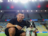 Floki e Gustavo em jogo do Fluminense, no Maracanã — Foto: Eduardo Lima