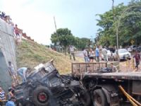Carreta despencou do viaduto na BR 267 Maracaju