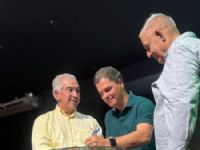 Prefeito de Maracaju, Marcos Calderan, assina ficha no PL ao lado de Reinaldo Azambuja