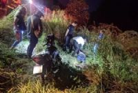 Moto da vítima e peritos no local. (Foto: Direto das Ruas/Campo Grande News)