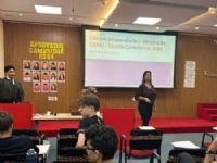 Legenda: Estudantes do Ensino Médio da Escola Canadense de Brasília em debate durante a simulação da ONU. Evento reproduziu com fidelidade a dinâmica diplomática de organismos internacionais.