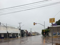 Maracaju começa o domingo de eleição debaixo de chuva