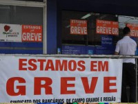 Bancários de cerca de 30 agências da Capital param em protesto por reajuste